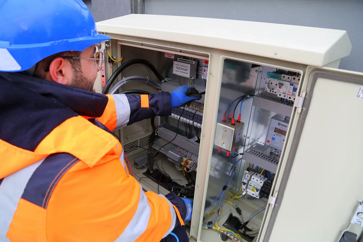 Aggiornamento formazione per LAVORATORI. Approfondimenti su IMPIANTI ed APPARECCHIATURE ELETTRICHE