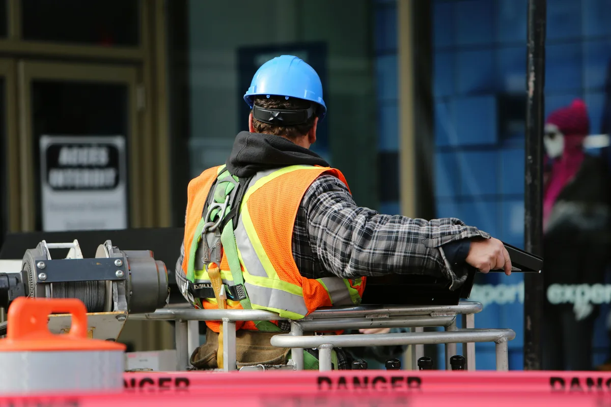 Aggiornamento formazione per lavoratori. Approfondimento sulle ATTREZZATURE DI LAVORO